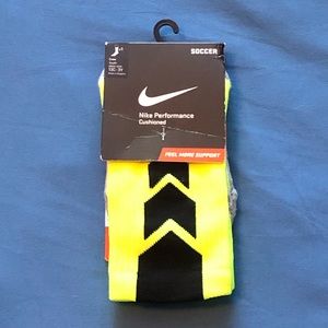 NWT Nike Performance Cushioned Socks